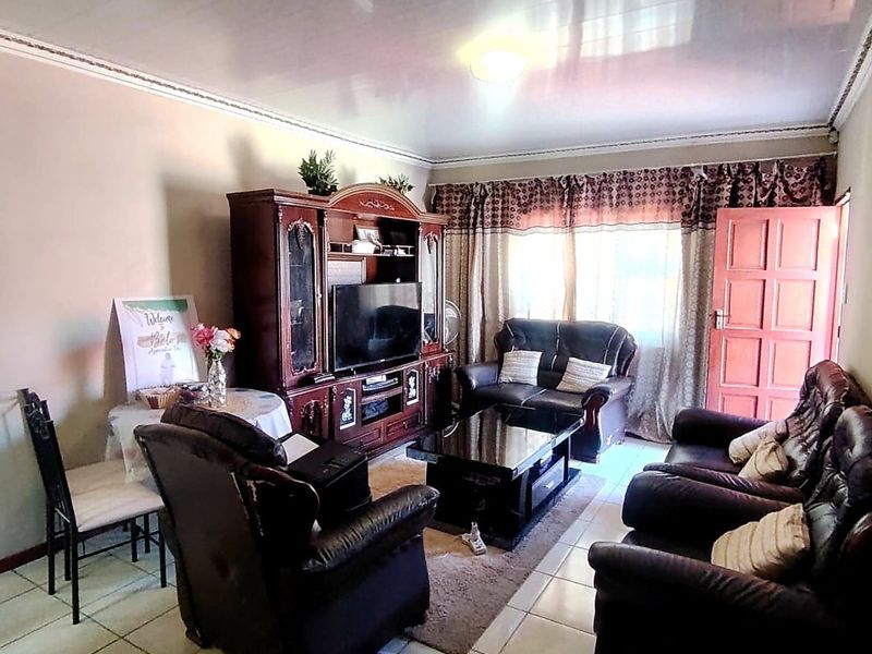 3 Bedroom House in Haven Hills  - Photo 6