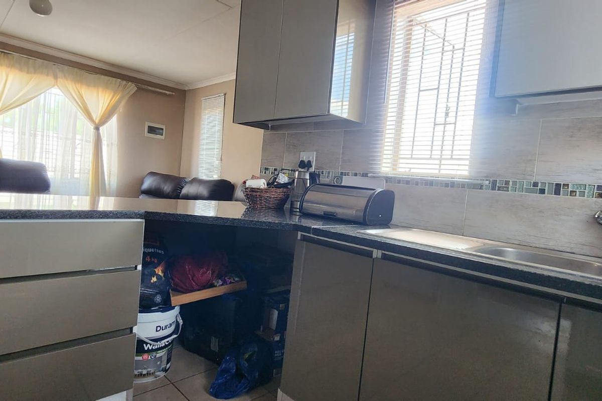 Authentic family home for sale - Photo 4