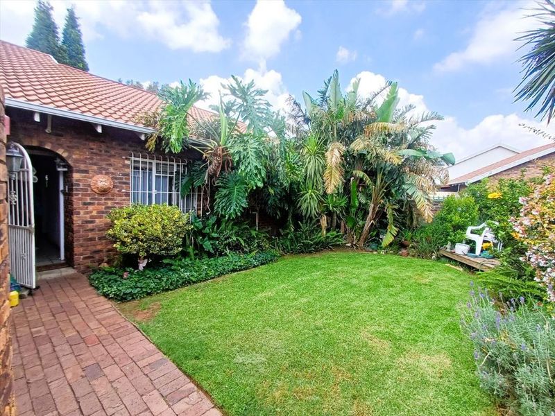 Spacious 3-Bedroom Family Home with Double Garage - Photo 3