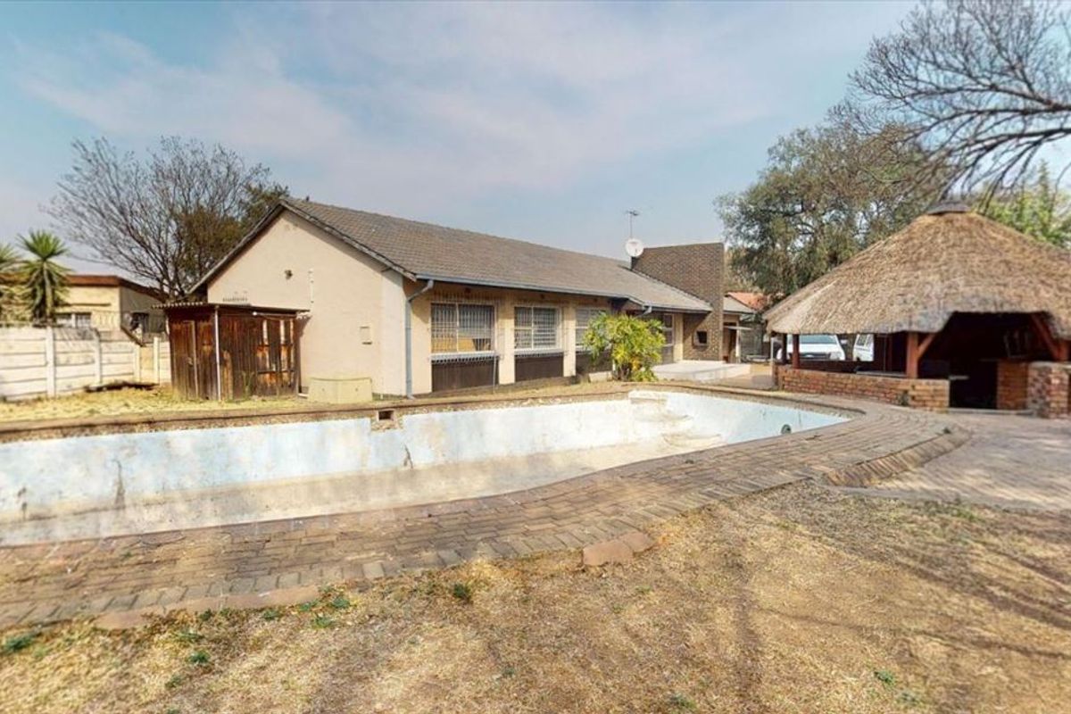 Stunning 4-Bedroom Dream Home with Pool & Triple Parking – Luxury Living at Its Finest! - Photo 3