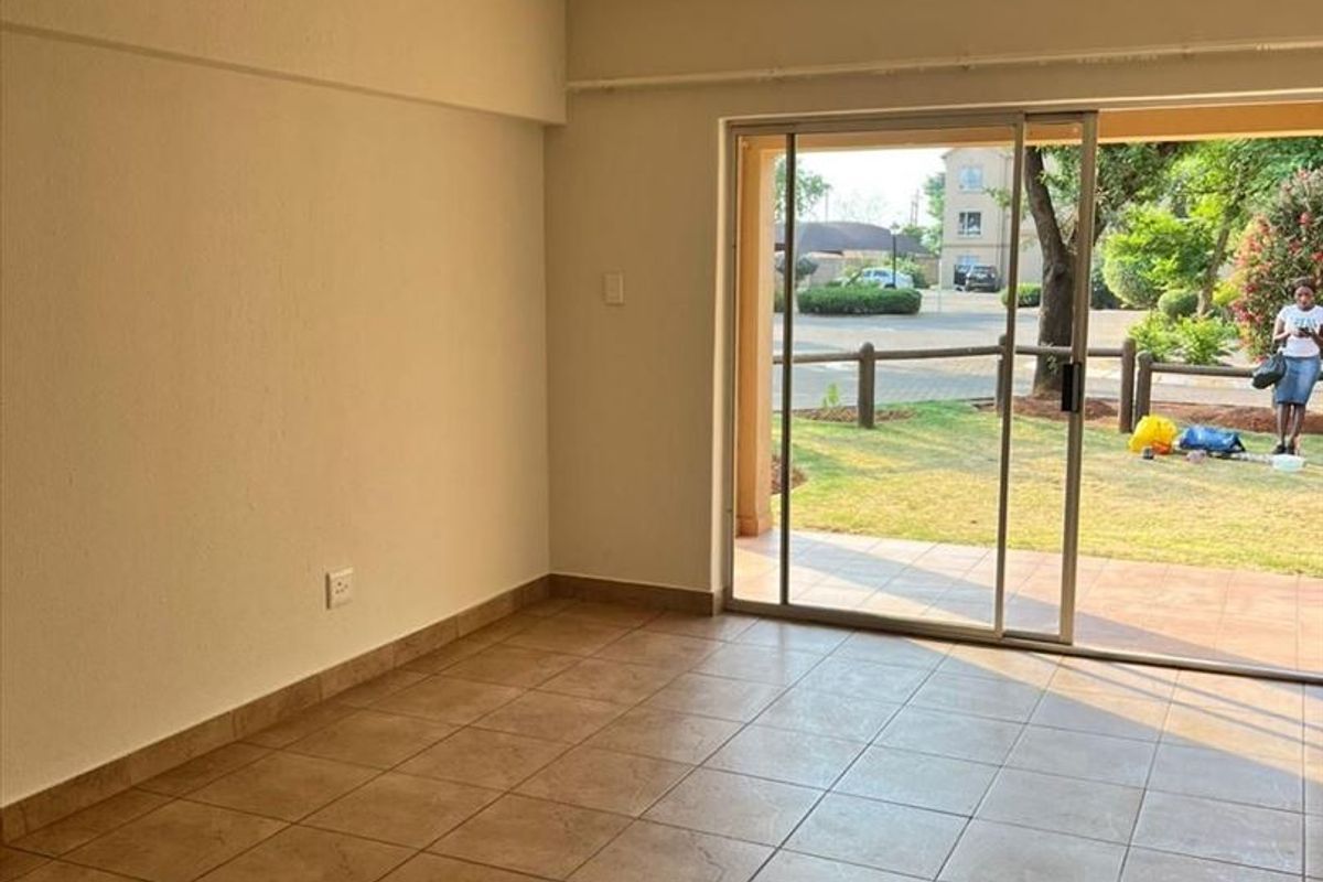 Charming 2-Bedroom Home with Study and Sparkling Pool - Photo 2