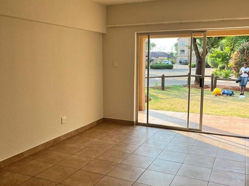 Charming 2-Bedroom Home with Study and Sparkling Pool - Photo 2