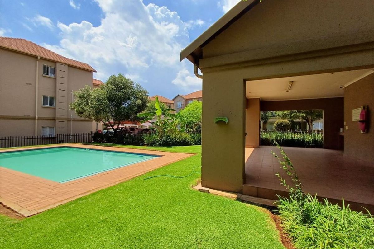 Charming 2-Bedroom Home with Study and Sparkling Pool - Photo 3