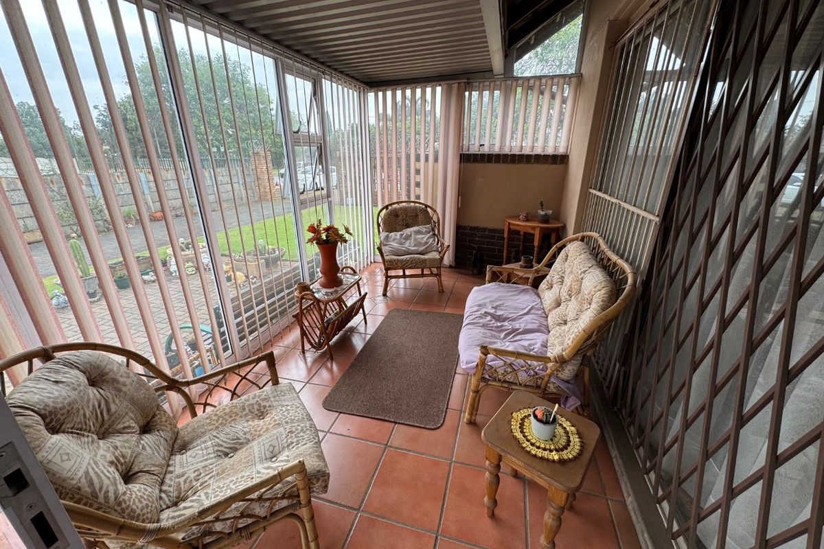 Elegant 3-Bedroom Family Home with Staff Quarters and Ample Parking - Photo 3