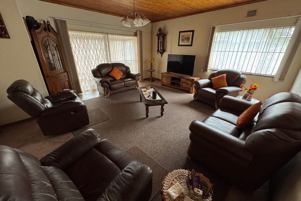 Elegant 3-Bedroom Family Home with Staff Quarters and Ample Parking - Photo 5