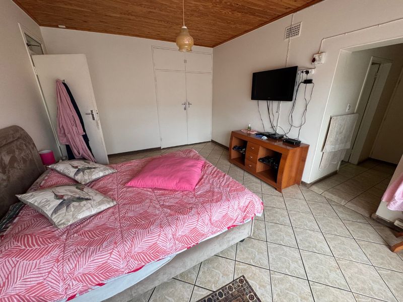 Elegant 3-Bedroom Family Home with Staff Quarters and Ample Parking - Photo 10