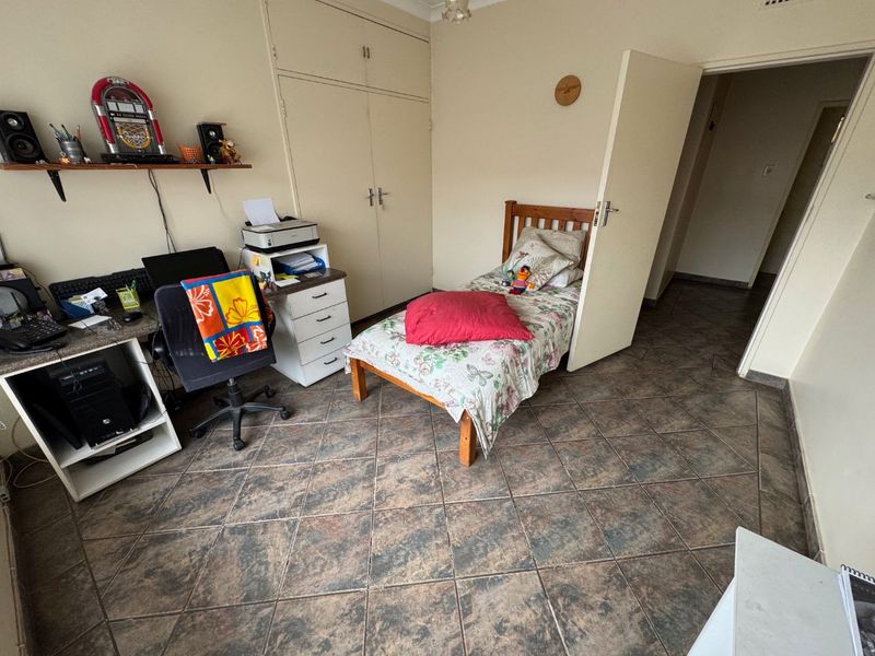 Elegant 3-Bedroom Family Home with Staff Quarters and Ample Parking - Photo 9