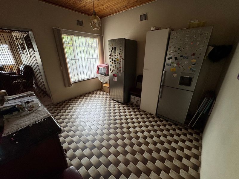 Elegant 3-Bedroom Family Home with Staff Quarters and Ample Parking - Photo 6