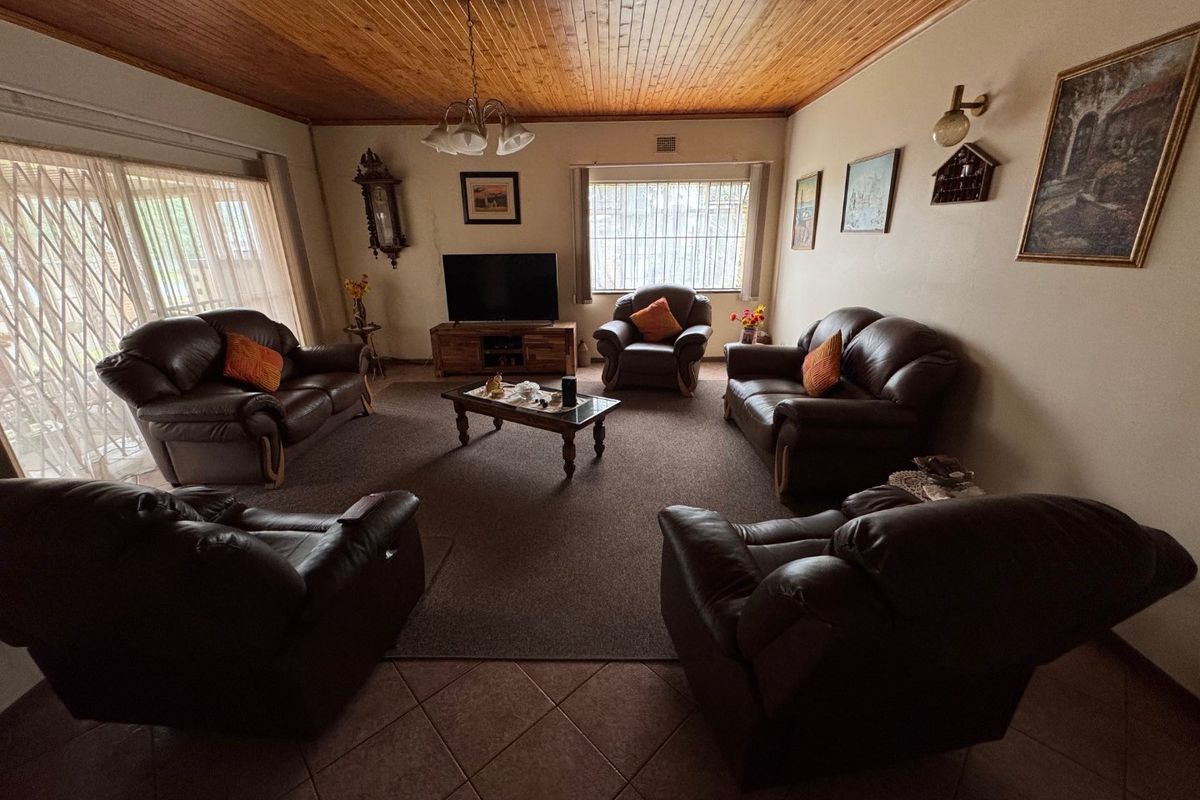 Elegant 3-Bedroom Family Home with Staff Quarters and Ample Parking - Photo 4