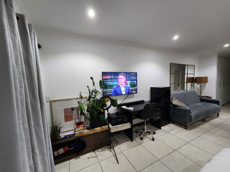 Nice Fully Furnished Bachelor Unit to Rent at Sunninghill - Photo 1