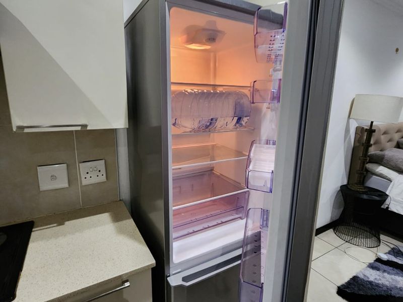 Nice Fully Furnished Bachelor Unit to Rent at Sunninghill - Photo 9