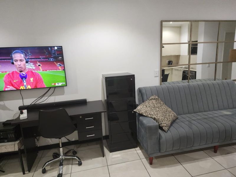 Nice Fully Furnished Bachelor Unit to Rent at Sunninghill - Photo 7