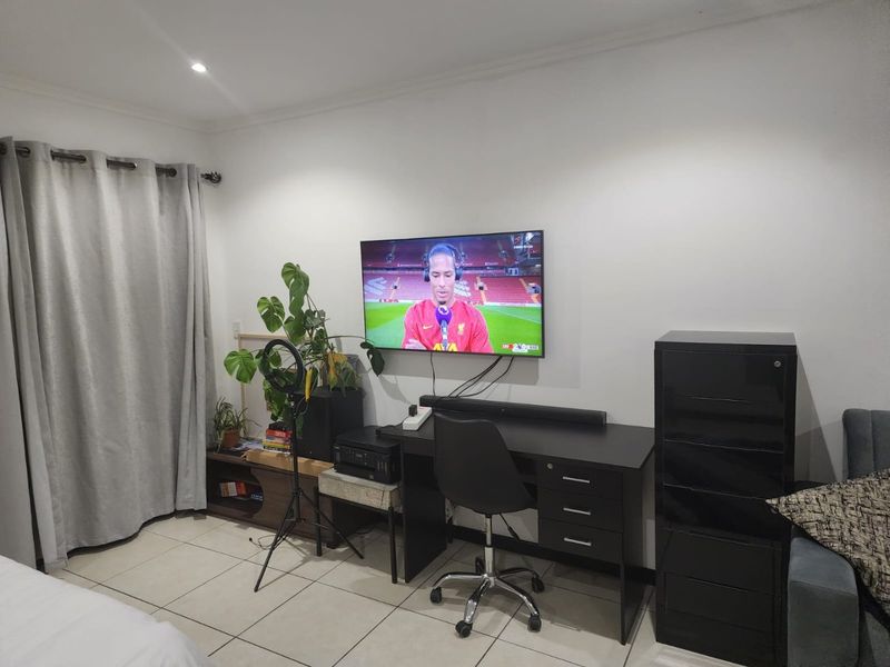Nice Fully Furnished Bachelor Unit to Rent at Sunninghill - Photo 6
