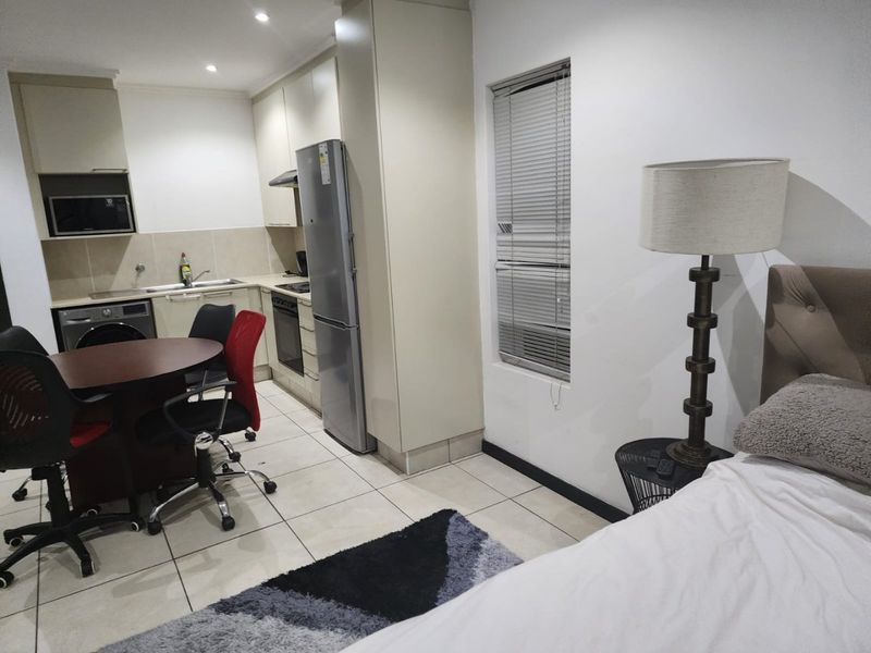 Nice Fully Furnished Bachelor Unit to Rent at Sunninghill - Photo 2