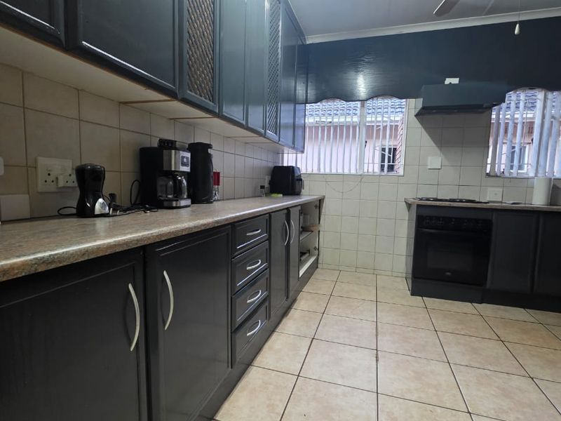 Flamwood Dream Home – Modern Comfort Meets Sustainable Living - Photo 10