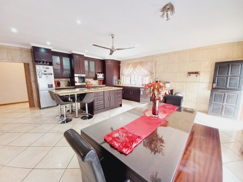 Gorgeous and Spacious Family Home Offering Exceptional Comfort, Versatility, and Endless Possibilities - Photo 8