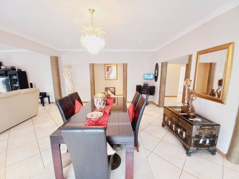 Gorgeous and Spacious Family Home Offering Exceptional Comfort, Versatility, and Endless Possibilities - Photo 6