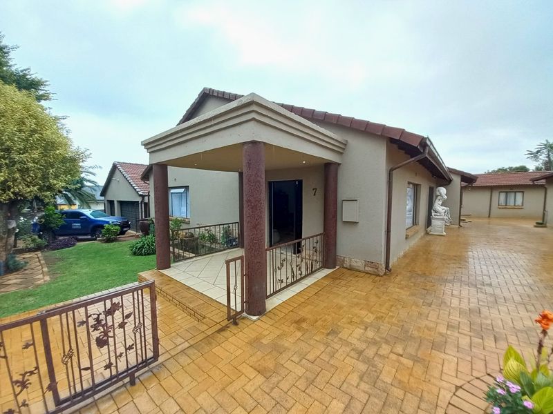 Gorgeous and Spacious Family Home Offering Exceptional Comfort, Versatility, and Endless Possibilities - Photo 2