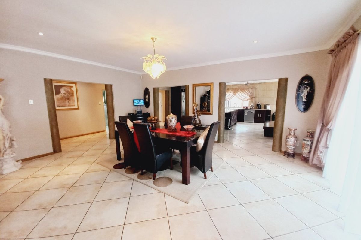 Gorgeous and Spacious Family Home Offering Exceptional Comfort, Versatility, and Endless Possibilities - Photo 5