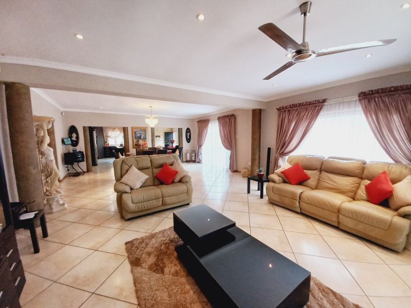 Gorgeous and Spacious Family Home Offering Exceptional Comfort, Versatility, and Endless Possibilities - Photo 3
