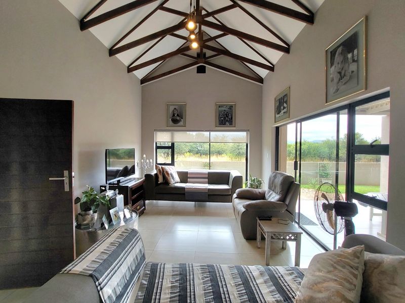 Modern Townhouse in Sought-After Estate near Hartbeespoort  - Photo 9