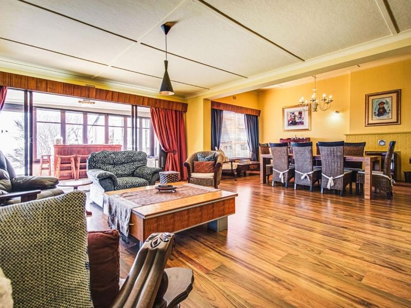 The Perfect 5 Bedroom Family Home - Designed for Every Need - Photo 3