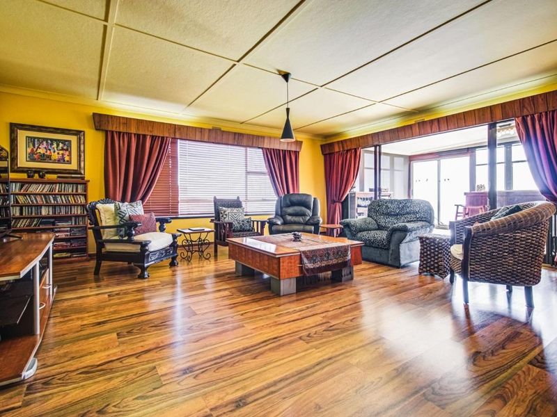 The Perfect 5 Bedroom Family Home - Designed for Every Need - Photo 4