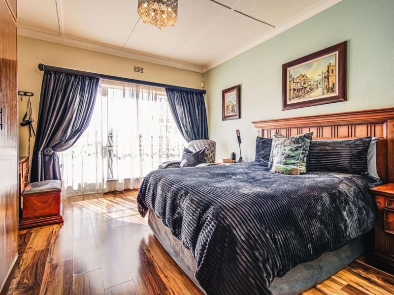 The Perfect 5 Bedroom Family Home - Designed for Every Need - Photo 6