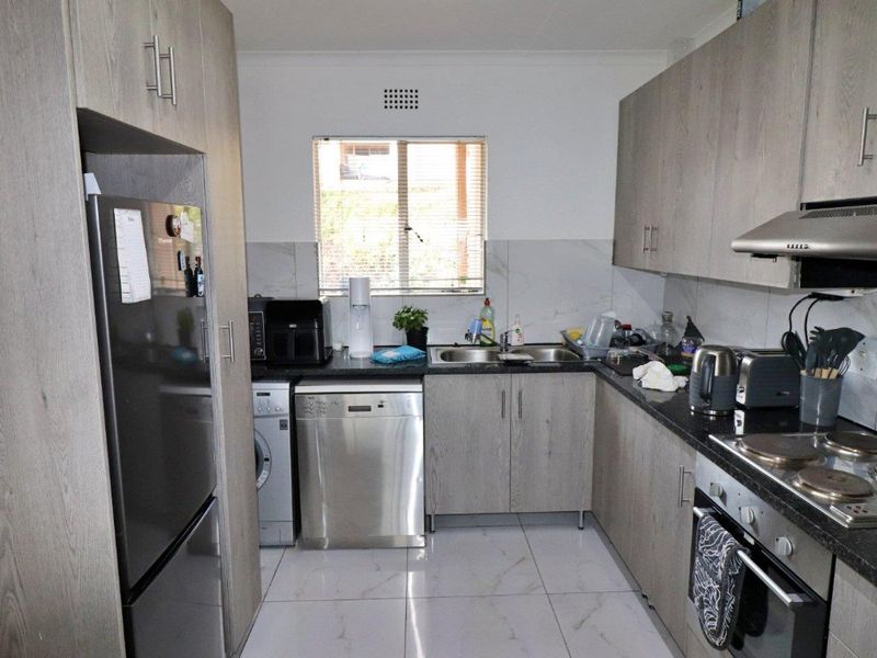 2 Bedroom, 2 Bathroom Modern Unit in Primrose Hill - Photo 2