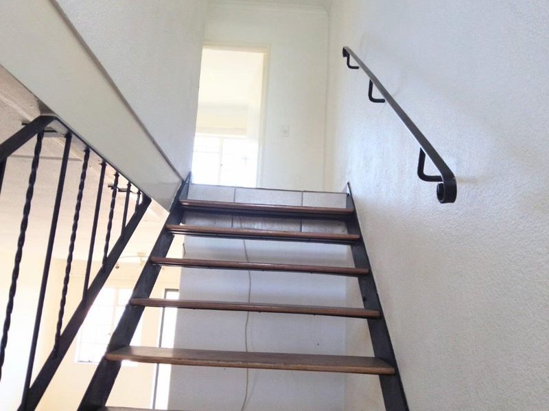 Modern North-facing duplex with city view - Photo 7