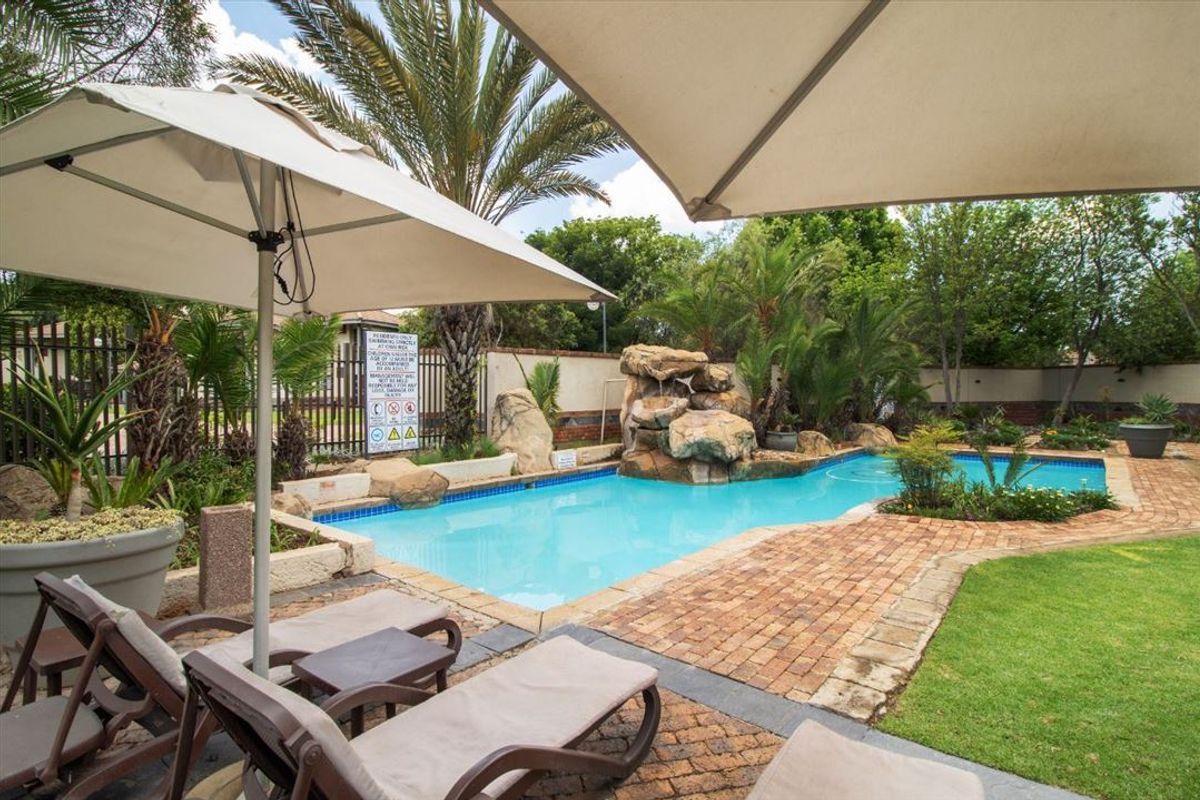 Modern Family Home Layout - Photo 3