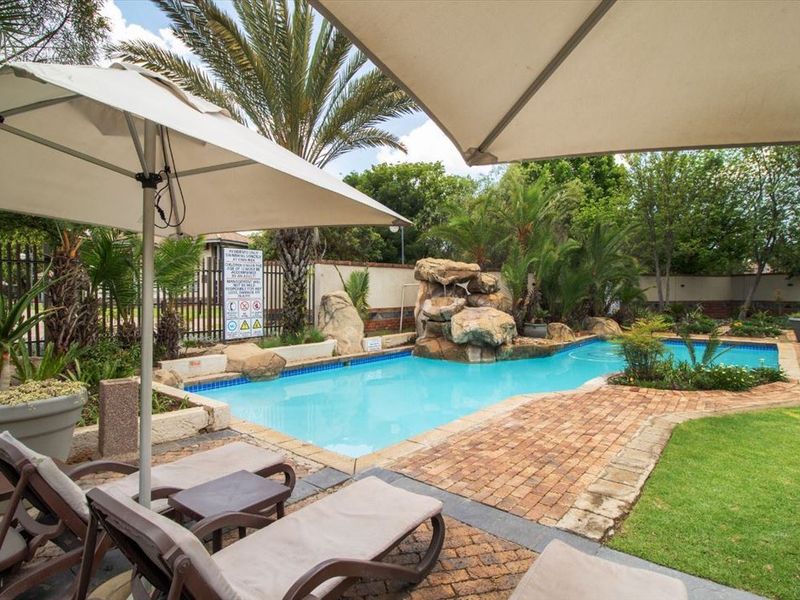 Modern Family Home Layout - Photo 3