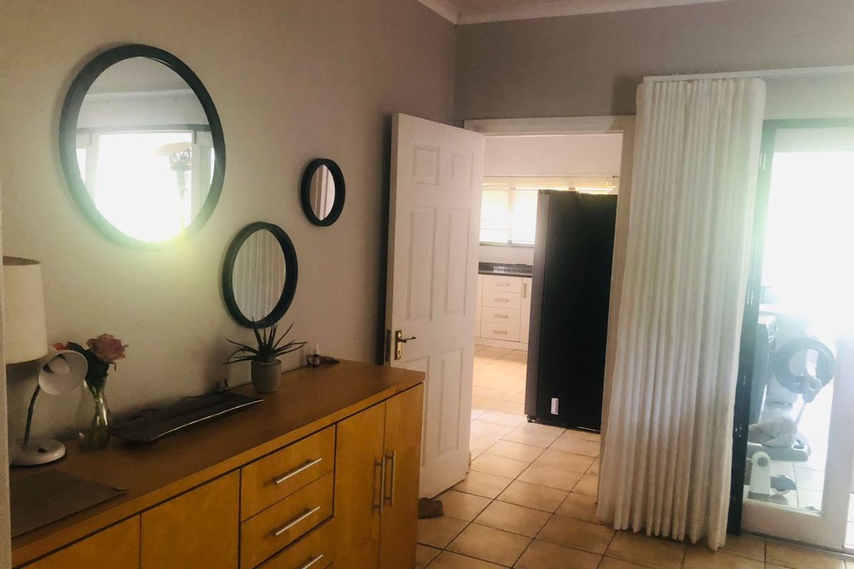 4 Bedrooms, 2 Bathrooms House For Sale In Kloof, Durban - Photo 5