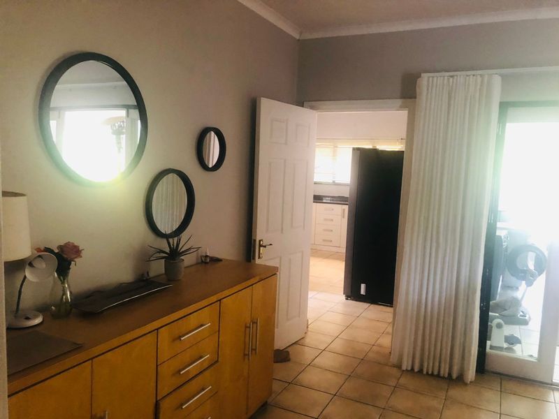 4 Bedrooms, 2 Bathrooms House For Sale In Kloof, Durban - Photo 5