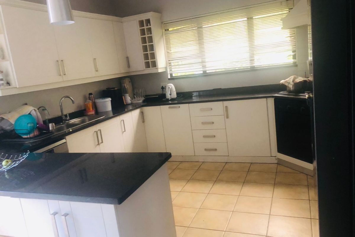 4 Bedrooms, 2 Bathrooms House For Sale In Kloof, Durban - Photo 3