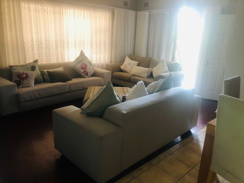 4 Bedrooms, 2 Bathrooms House For Sale In Kloof, Durban - Photo 8