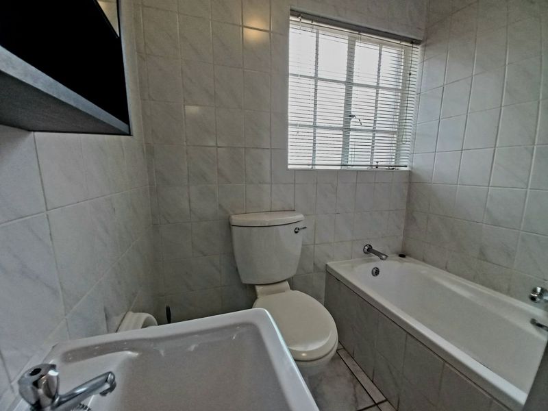 Secure and Stylish 2-Bedroom Upstairs Apartment Offering Comfortable Living in Eden Glen - Photo 9