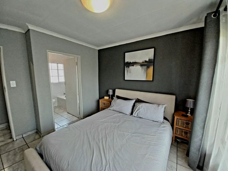 Secure and Stylish 2-Bedroom Upstairs Apartment Offering Comfortable Living in Eden Glen - Photo 8