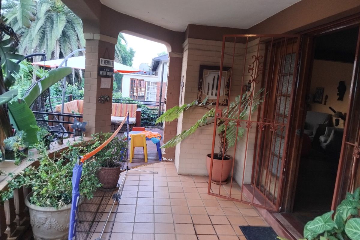 Spacious Family Home with Income Potential in Kensington – For Sale - Photo 5