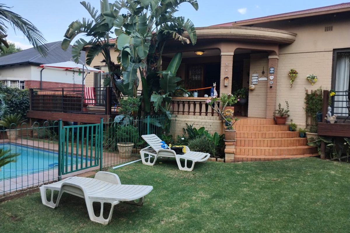Spacious Family Home with Income Potential in Kensington – For Sale - Photo 3