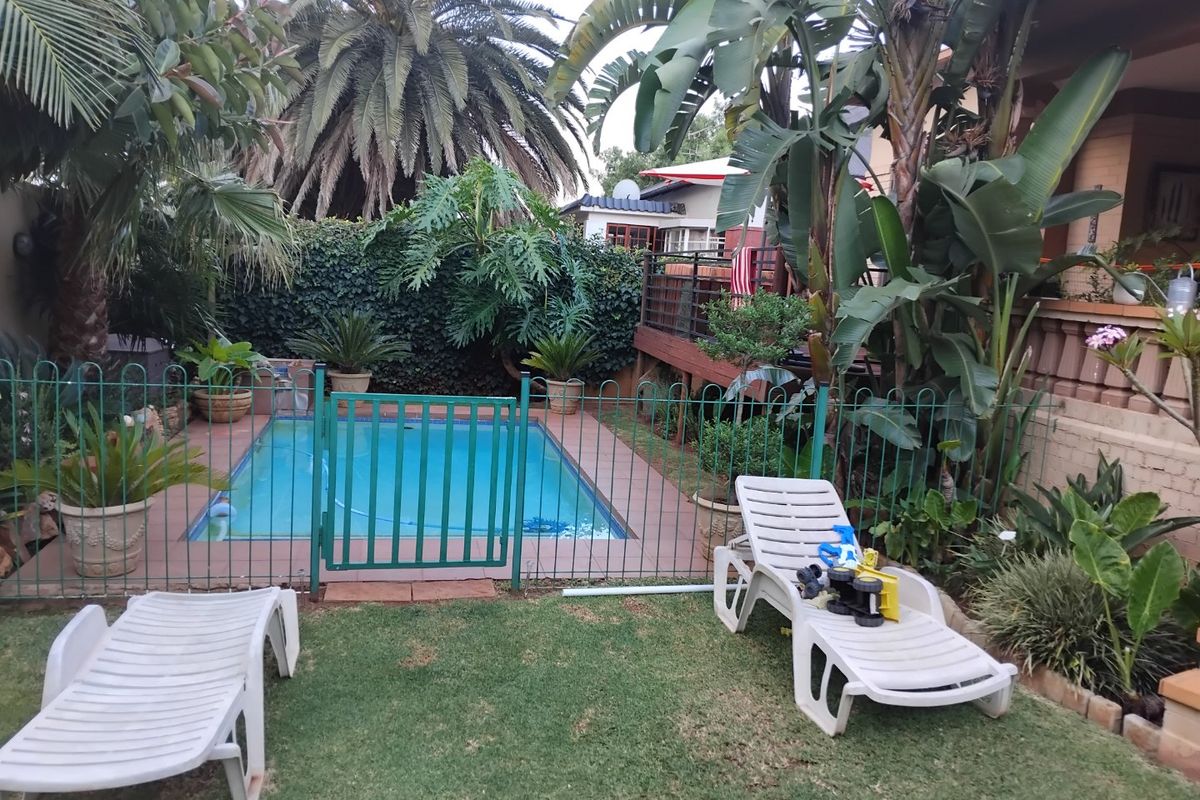 Spacious Family Home with Income Potential in Kensington – For Sale - Photo 4