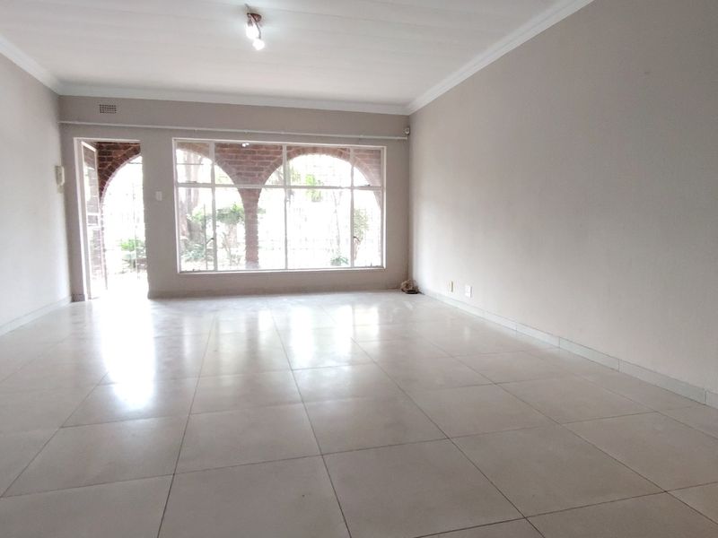 Stunning ground floor Apartment with Garage. - Photo 8