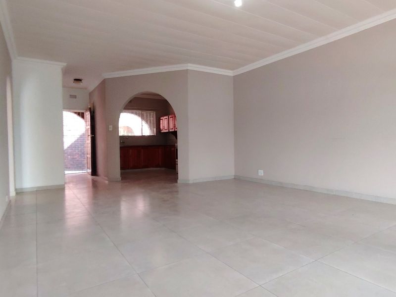 Stunning ground floor Apartment with Garage. - Photo 3