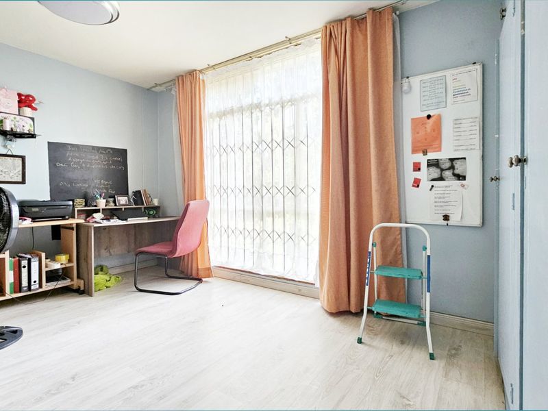 An immaculate apartment in Three Rivers Proper. - Photo 5