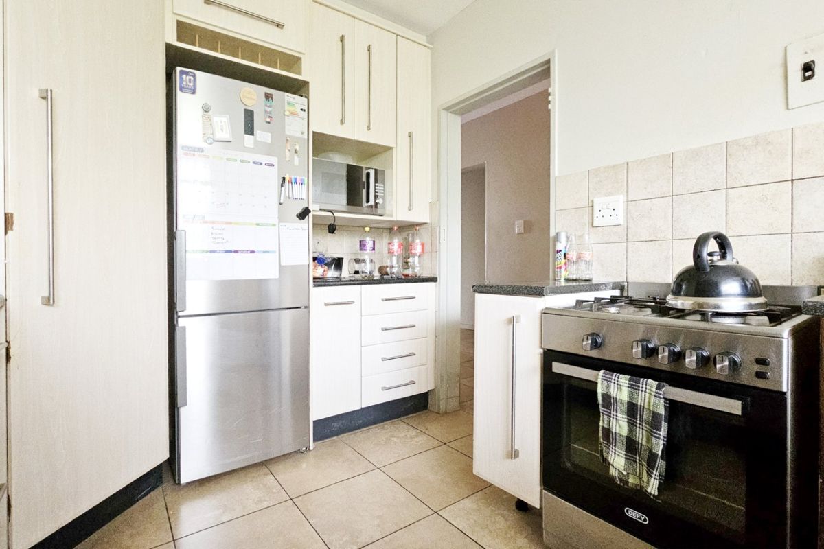 An immaculate apartment in Three Rivers Proper. - Photo 4