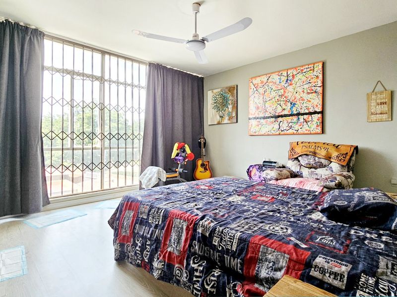 An immaculate apartment in Three Rivers Proper. - Photo 10