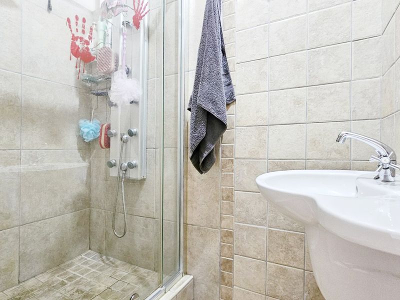 An immaculate apartment in Three Rivers Proper. - Photo 9