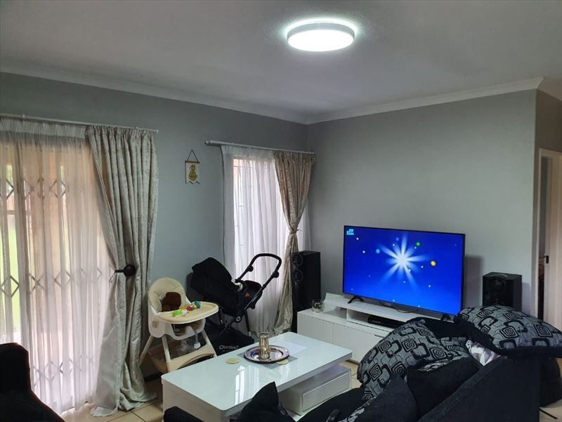 Charming & Functional Two-Bedroom Home with Secure Garage - Photo 2