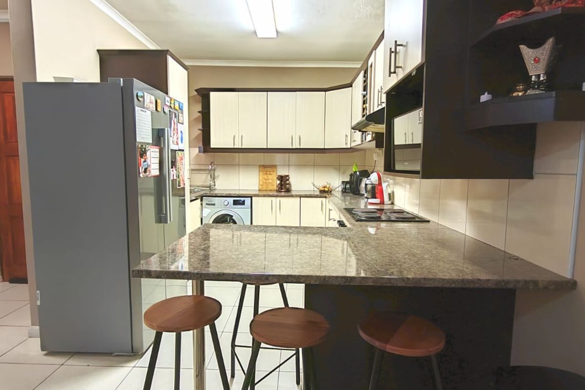 2 Bedrooms, 2 Bathroom Apartment For Sale In Malvern, Queensburgh - Photo 4