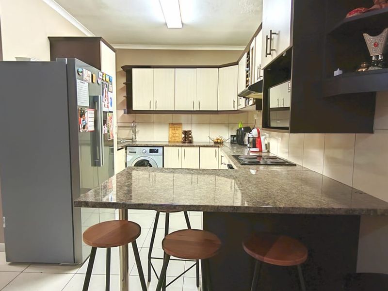 2 Bedrooms, 2 Bathroom Apartment For Sale In Malvern, Queensburgh - Photo 4